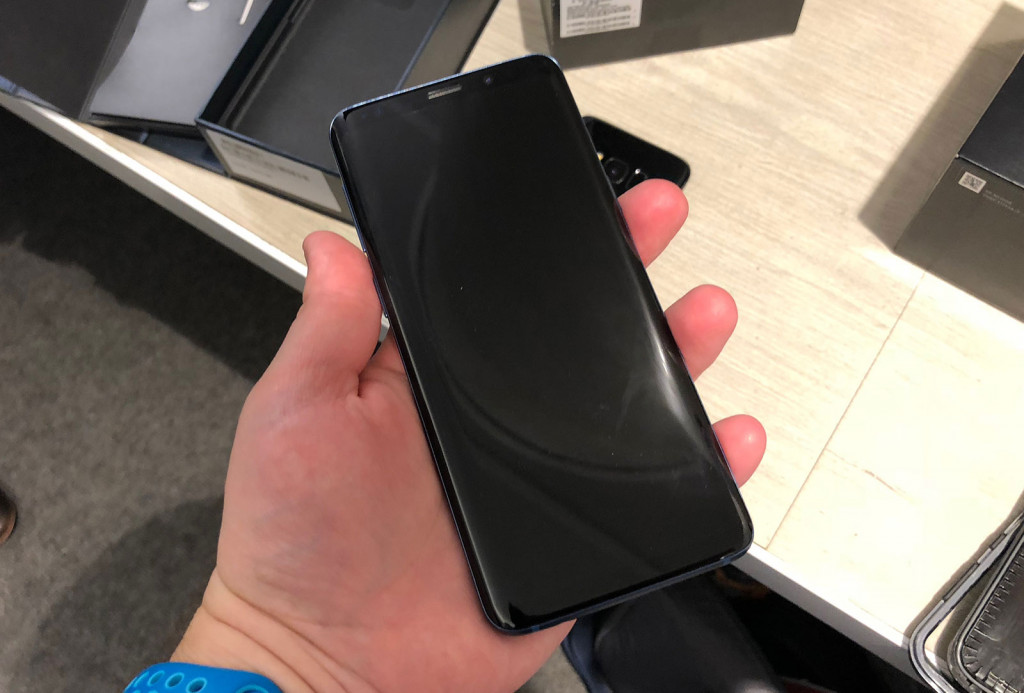 Galaxy S9 in the hands