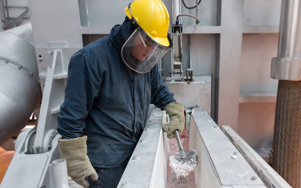 A new aluminium smelting process, worked by Apple