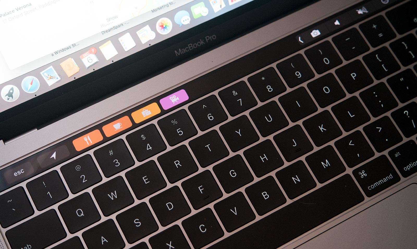 Review: Apple MacBook Pro with Touch Bar and Touch ID (2016) - Pickr
