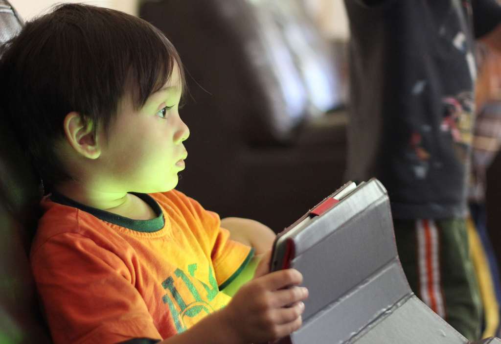 How do I switch my iPad into kid mode? Pickr