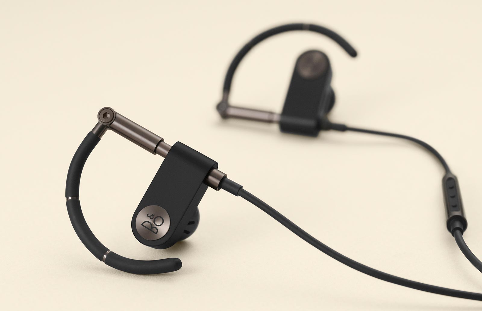 mine　B＆Ｏ B&O's legendary Earset earphones get an update with wireless – Pickr