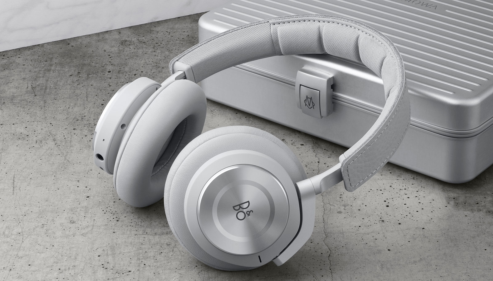 B&O protects premium headphones in a limited edition metal case Pickr