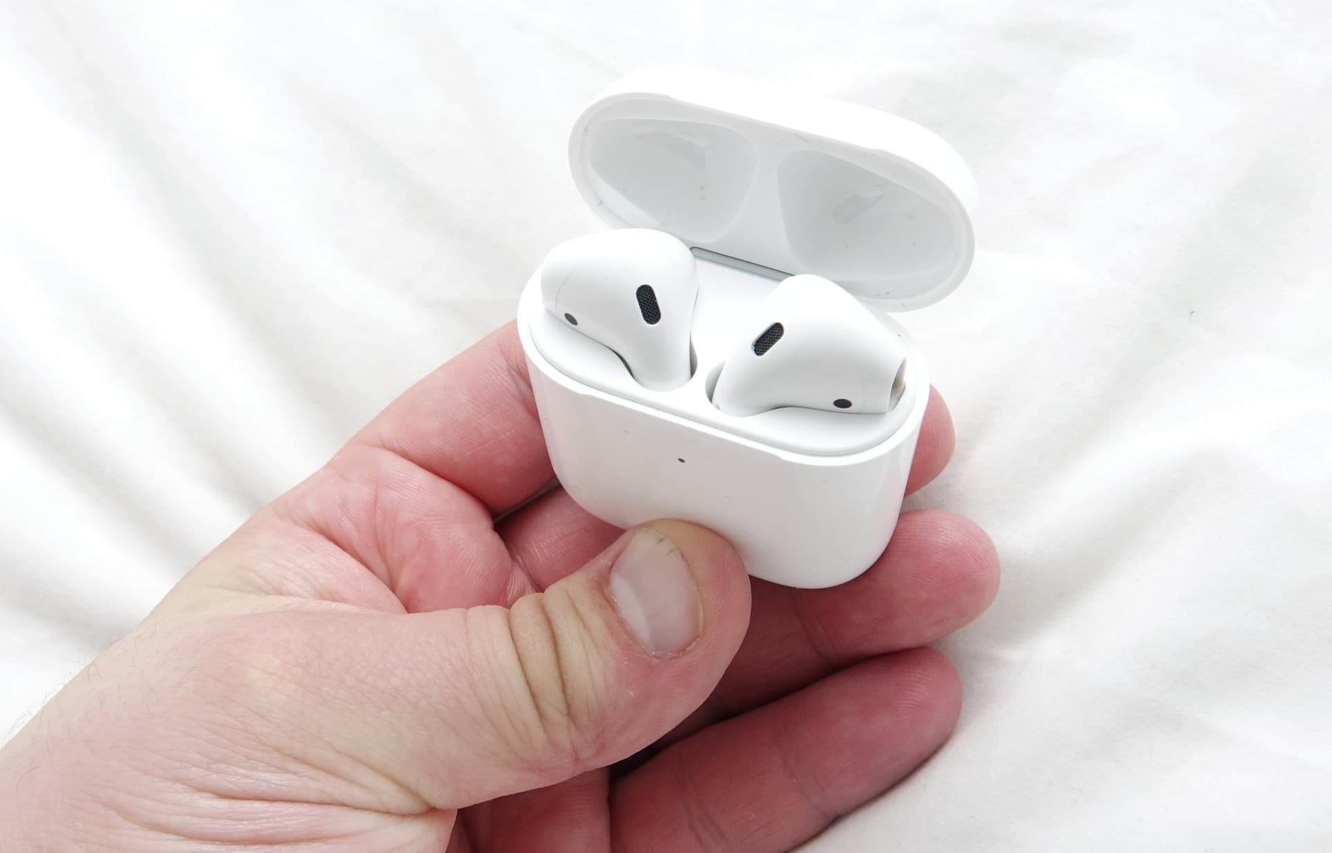 Apple AirPods (2019) – Pickr