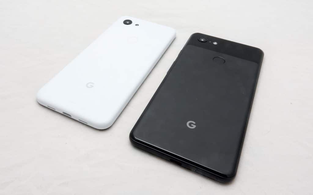 Google Pixel 3a (left) next to the Pixel 3 XL (right)