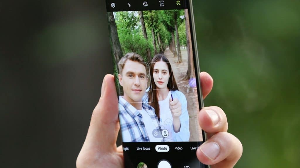 Using the S-Pen as a selfie remote on the Note 10