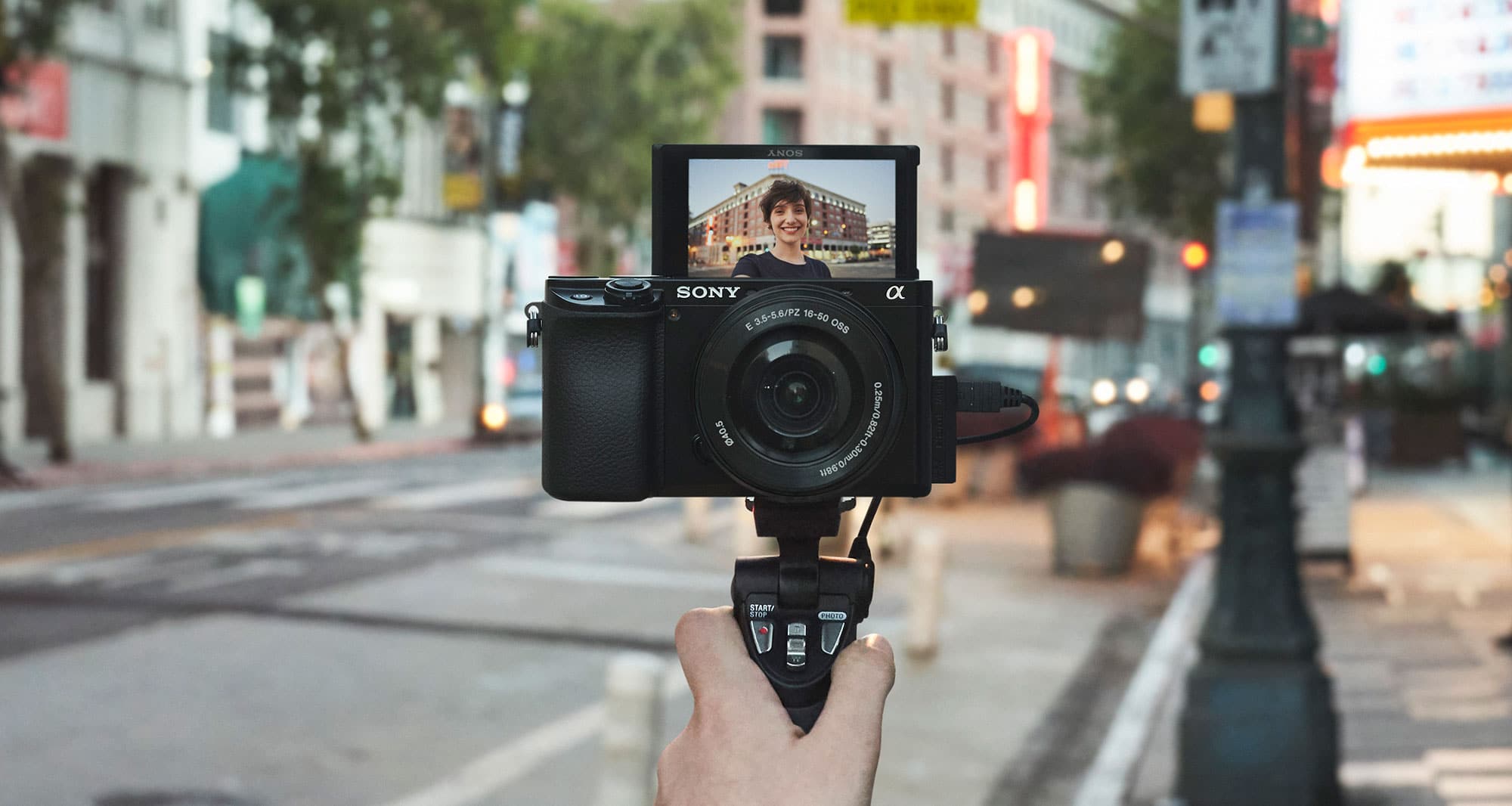 Sony readies two mirrorless cameras for enthusiast crowd – Pickr