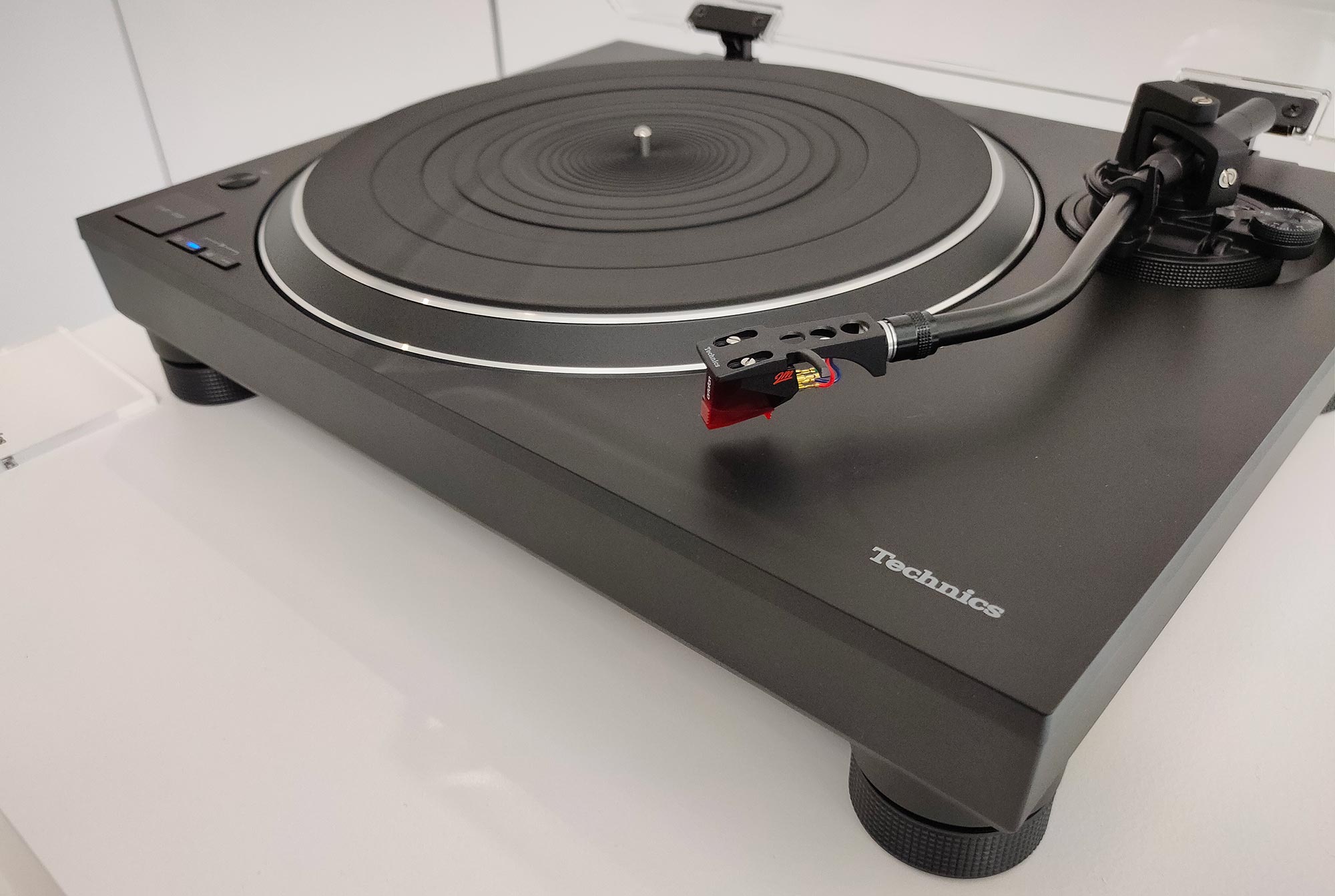 Technics spins up Australia with turntables, headphones Pickr