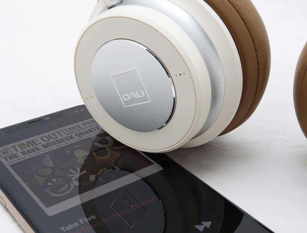 Dali iO-6 wireless noise cancelling headphones