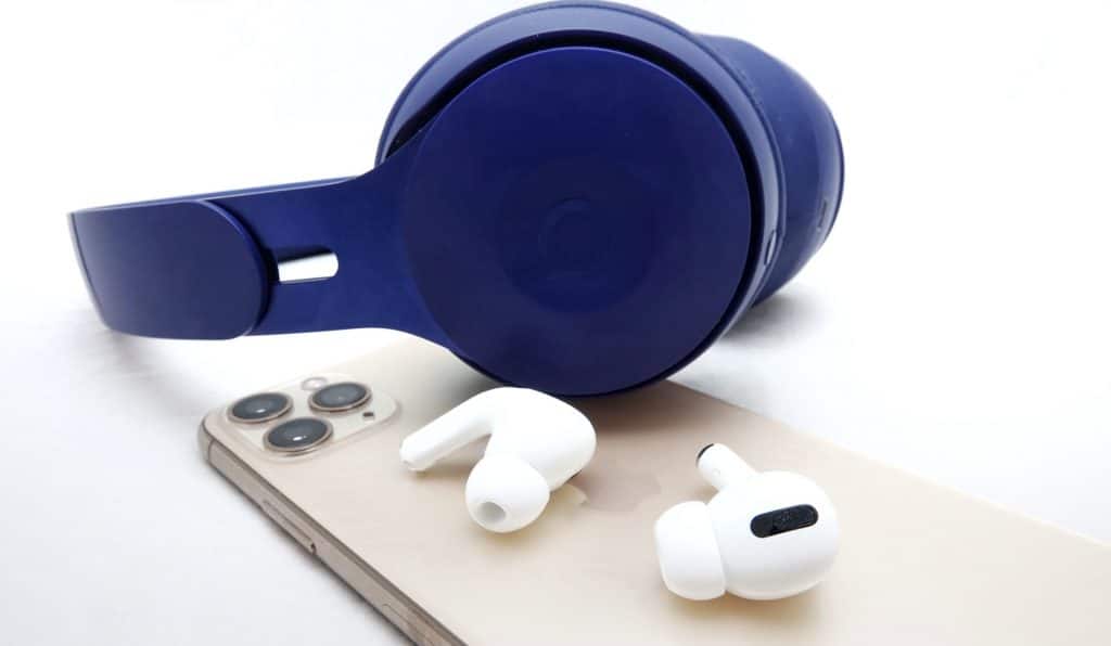 Apple AirPods Pro vs Beats Solo Pro