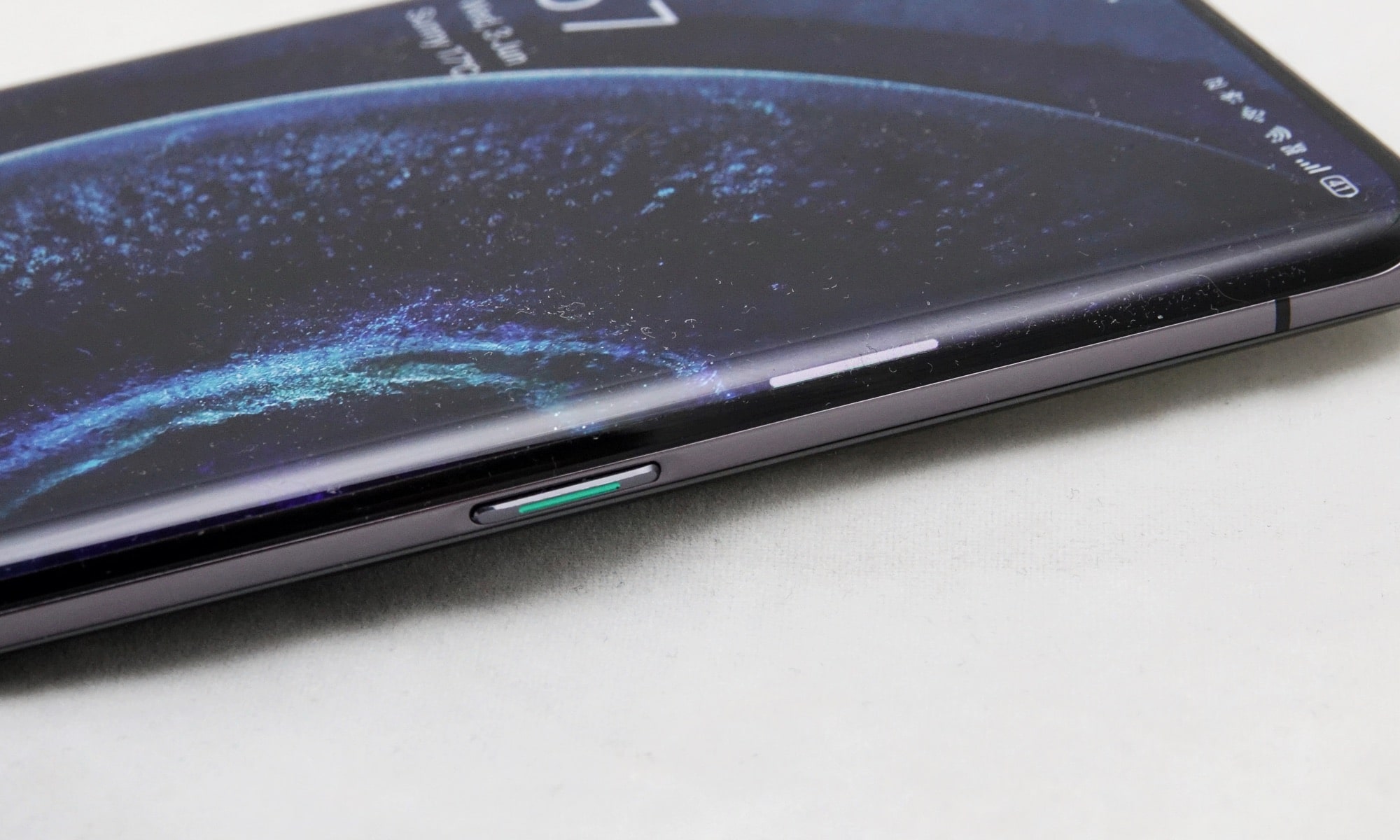 Oppo Find X2 Pro power button and curved screen