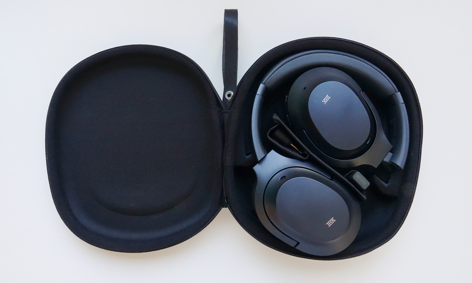 The case for the Razer Opus THX headphones