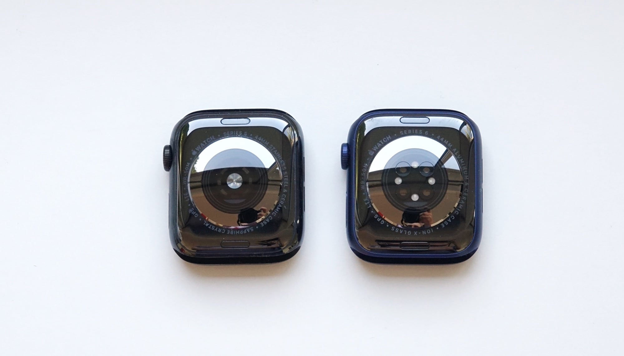 The difference in sensors between the Series 5 Apple Watch (left) and the Series 6 Apple Watch (right)