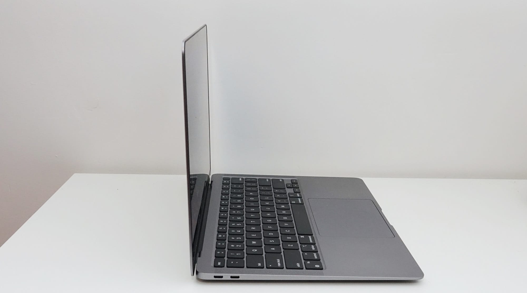 The side of the late-2020 MacBook Air