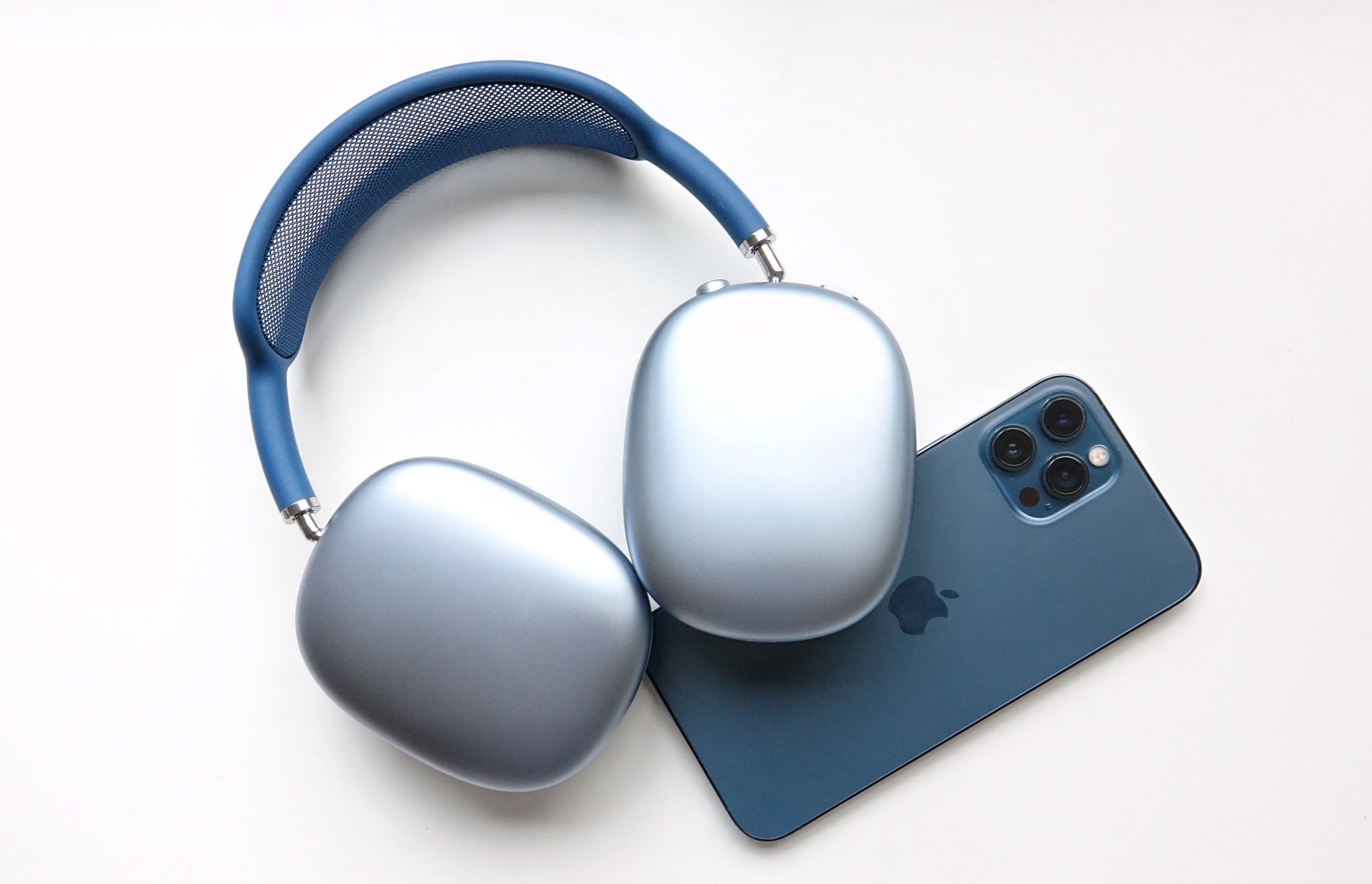 review-apple-airpods-max-noise-cancelling-headphones-pickr