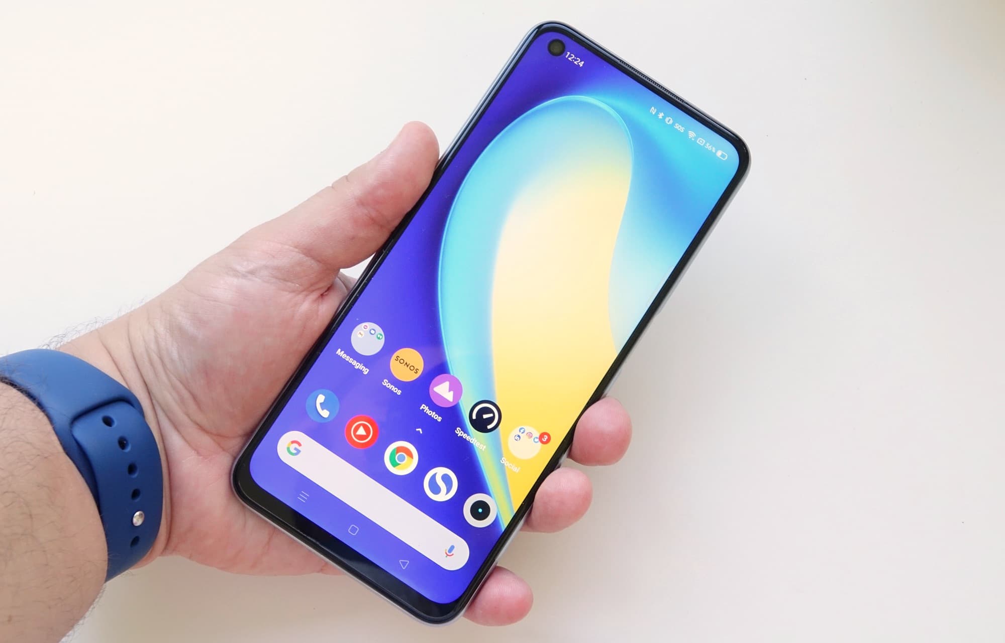 Holding the Realme 7 5G