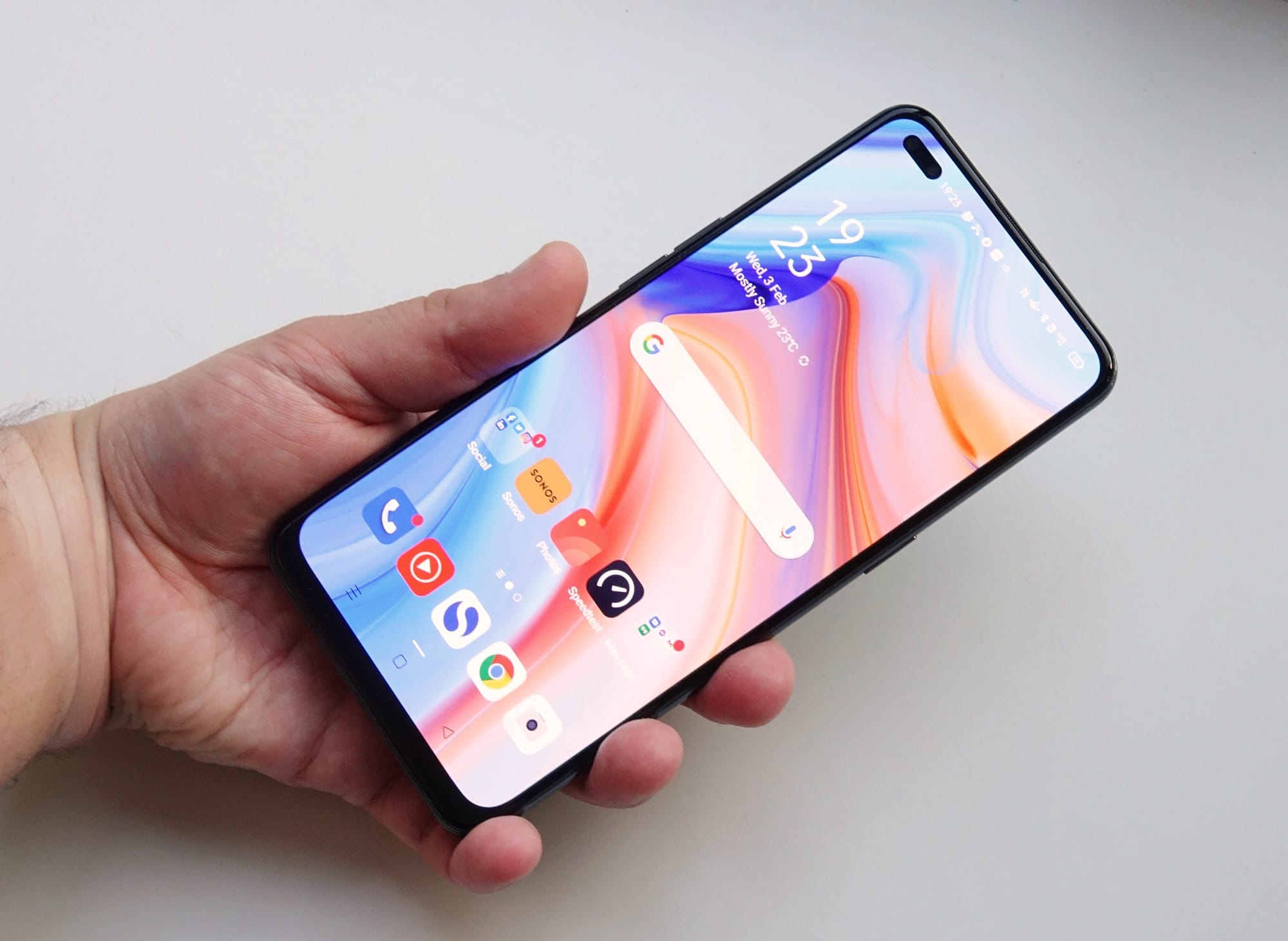 Holding the Reno 4 5G