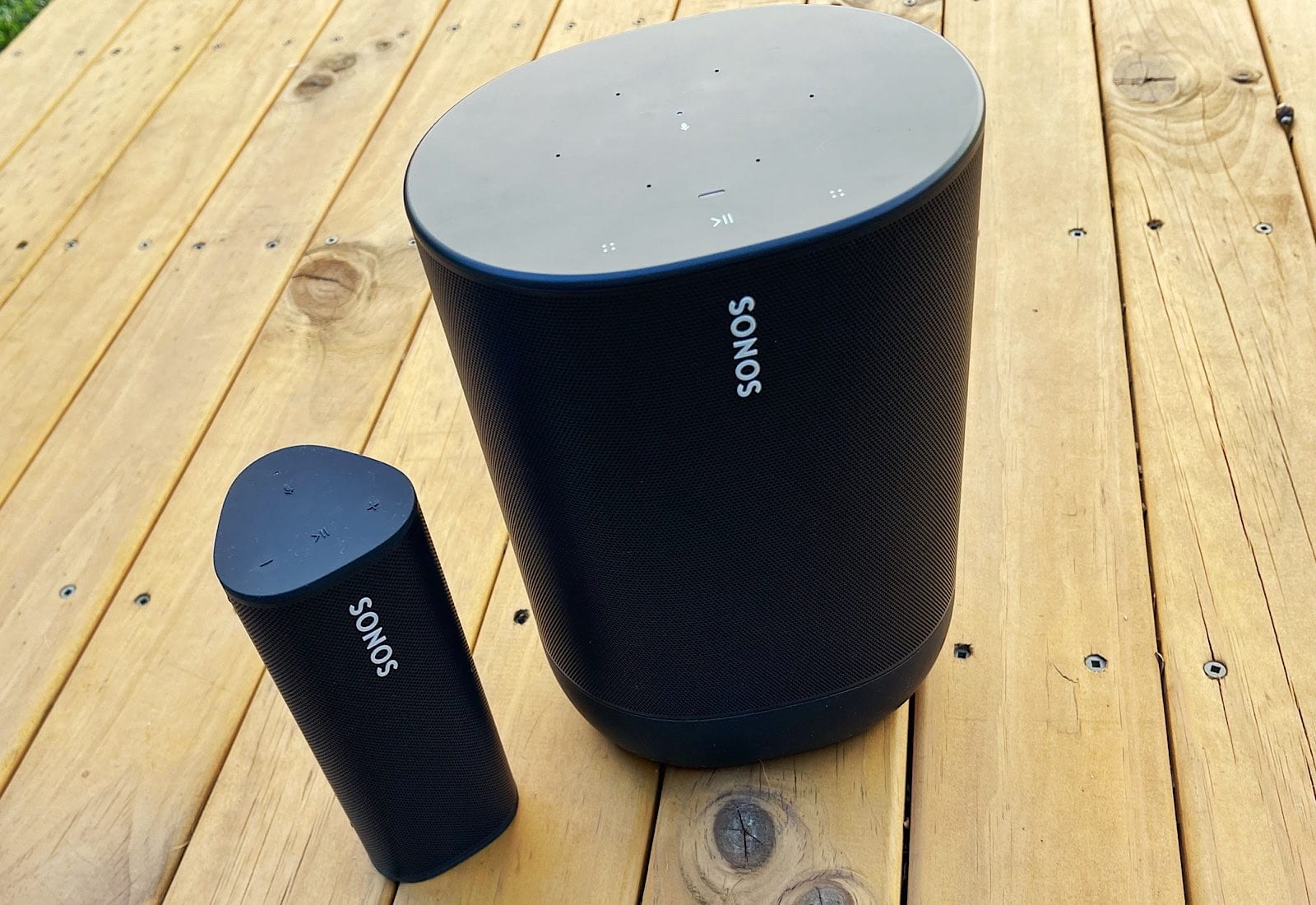 Sonos Roam (left) and Sonos Move (right)