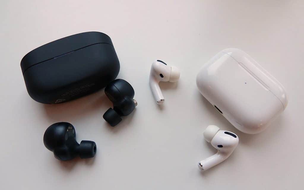 Sony WF-1000XM4 (left) vs Apple AirPods Pro (right)