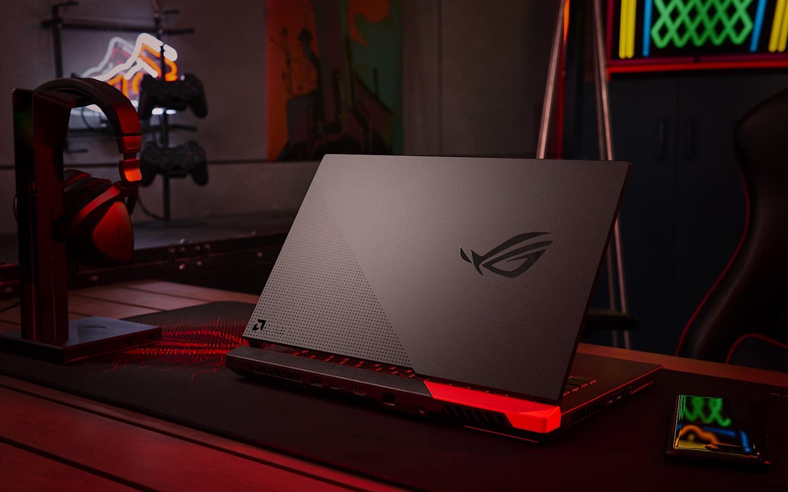 Asus's ROG Advantage Edition laptop with Radeon 6000 series graphics inside