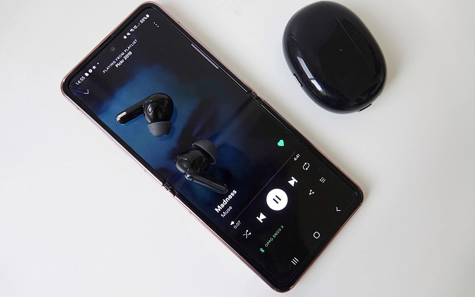 The Oppo Enco X on the Samsung Galaxy Z Flip.