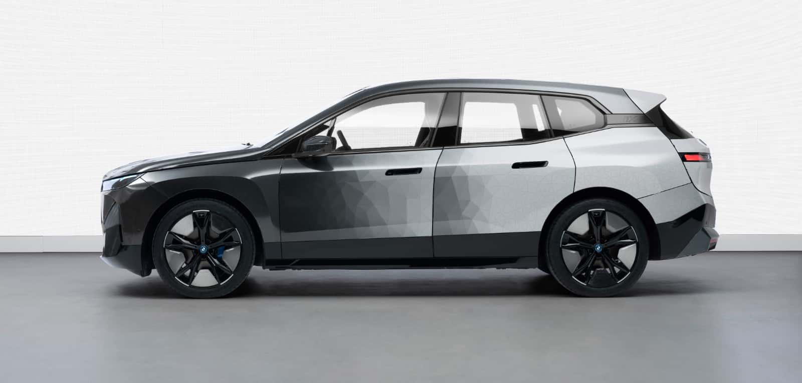 BMW builds an e-ink car that can change its look – Pickr