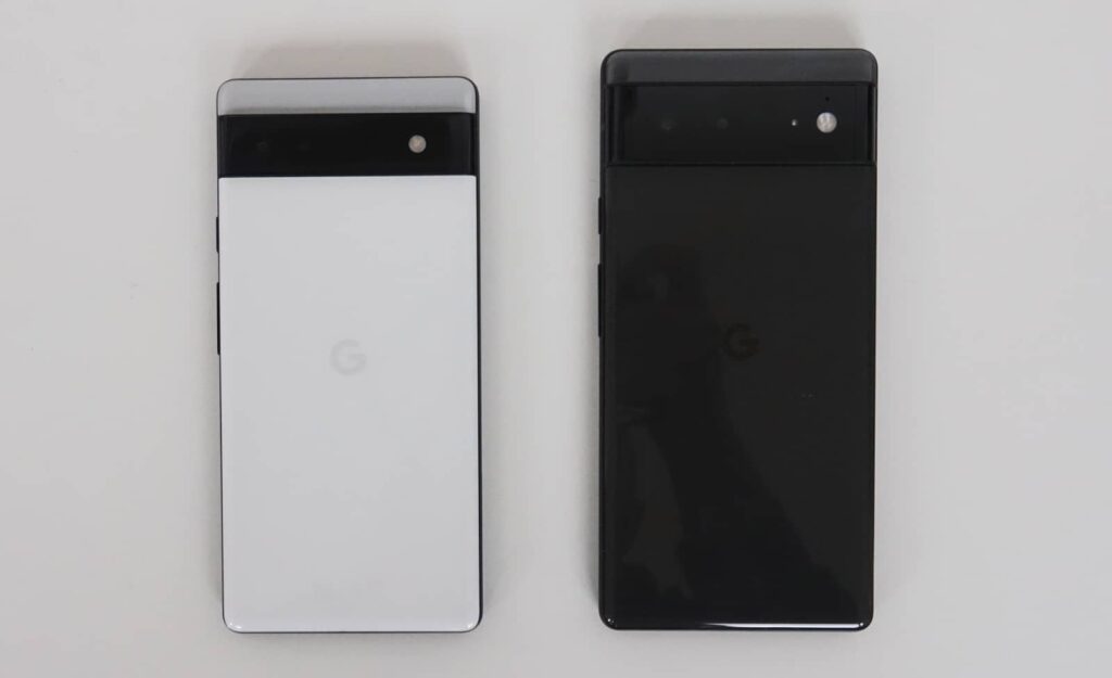 The size differences between the 6.1 inch Pixel 6a (left) and the 6.4 inch Pixel 6 (right).