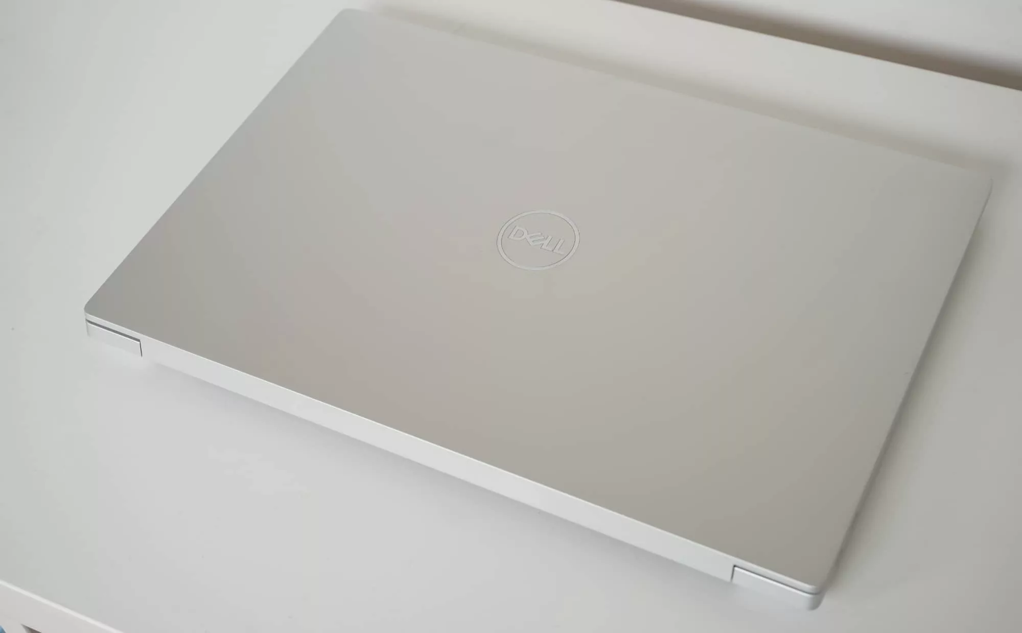 Dell XPS 14 closed shut