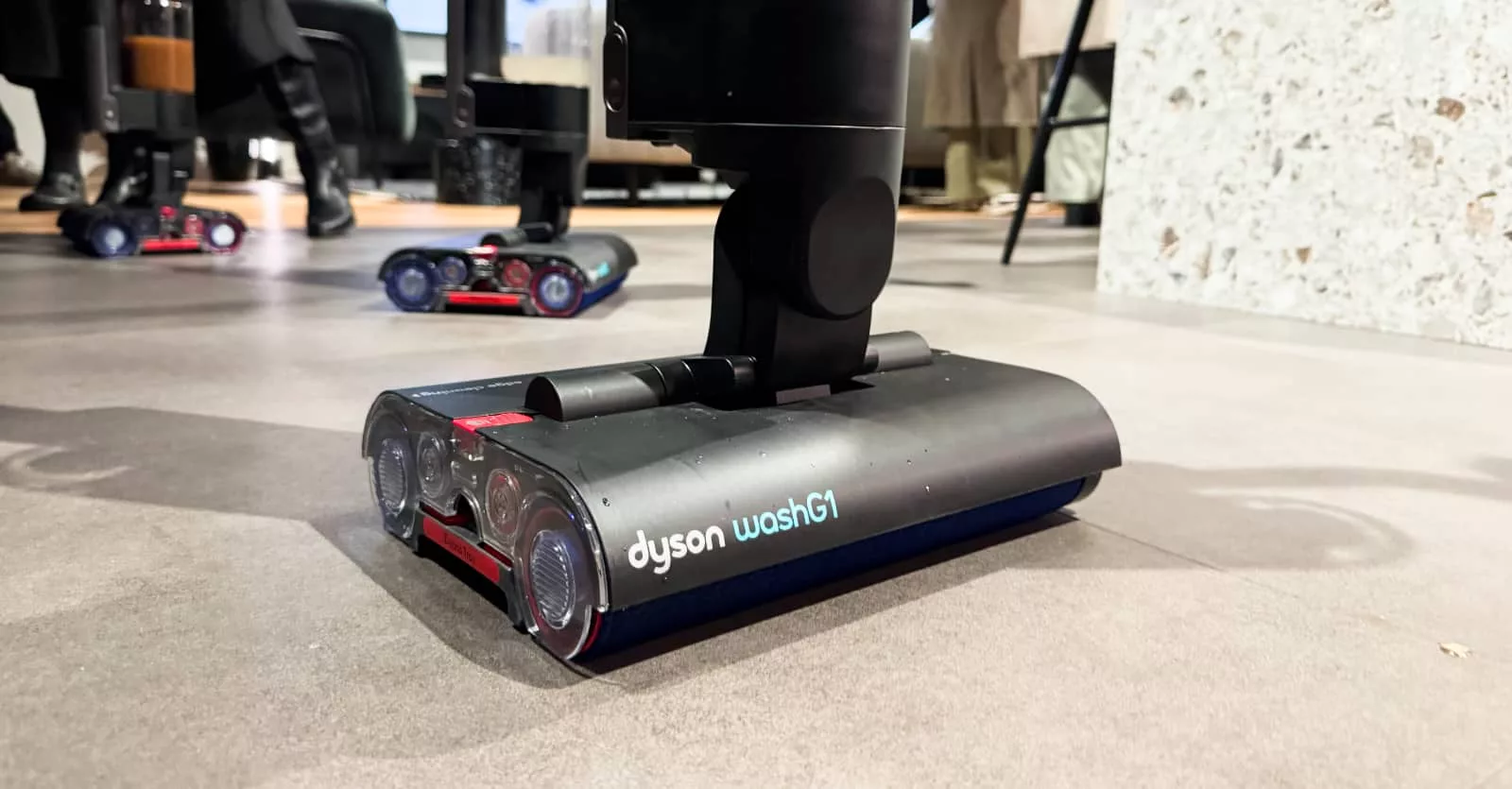 Dyson marries mop, vac in Wash G1 – Pickr