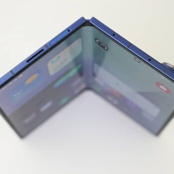 Samsung previews a new approach to cut the crease