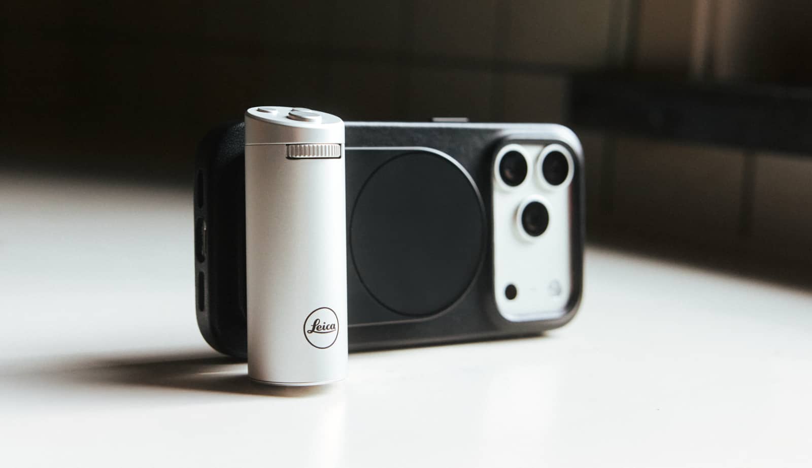 leica-case-grip-2026-04.jpg