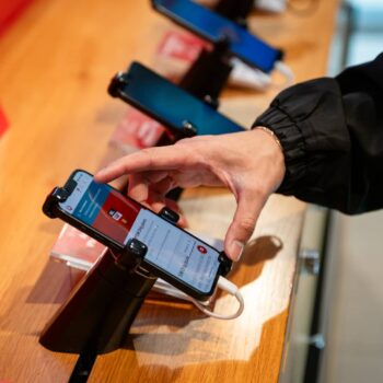 Vodafone adds four-year plans in time for pricey phones