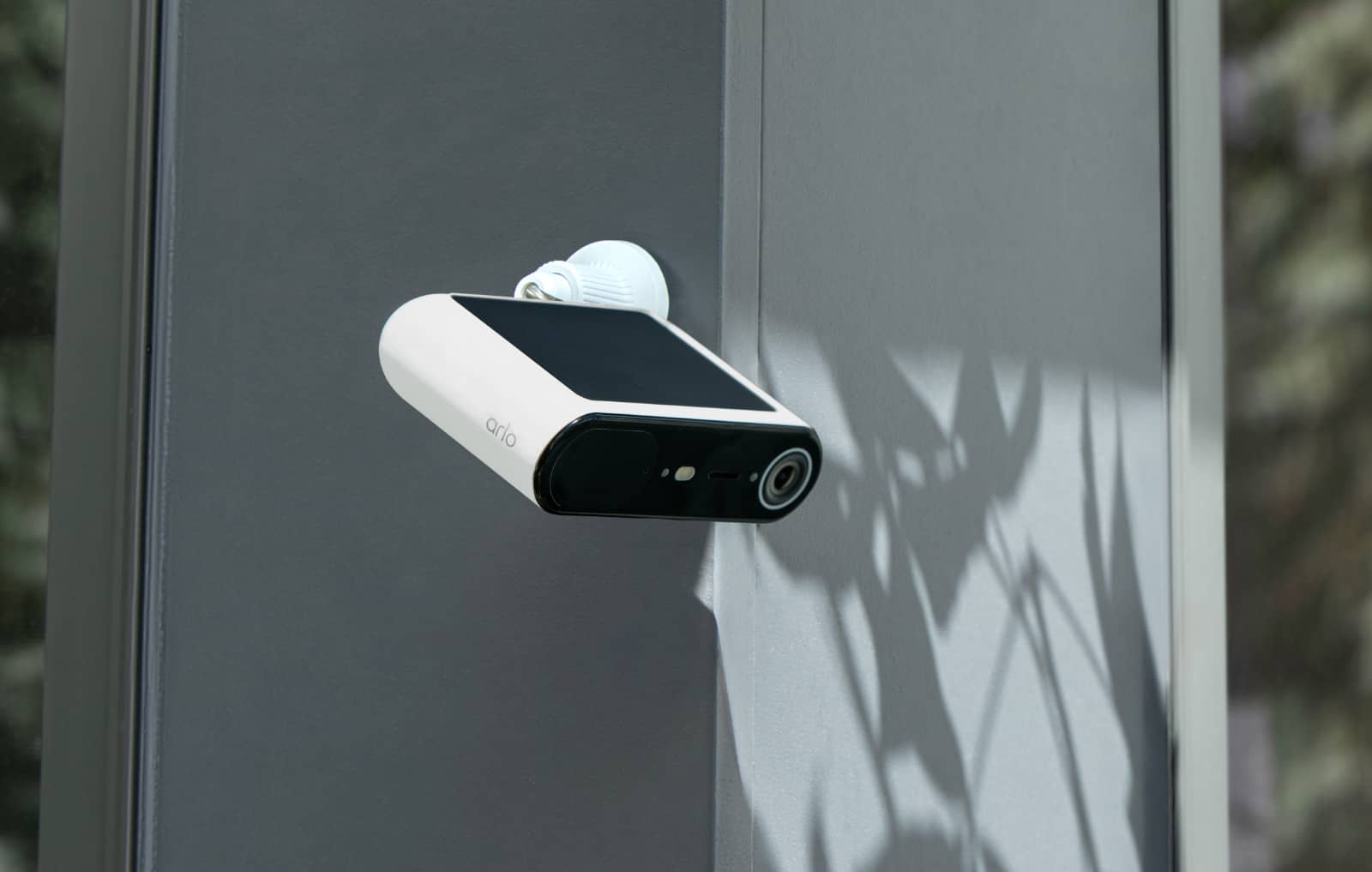 arlo-essential-solar-security-camera-2026-01.jpg