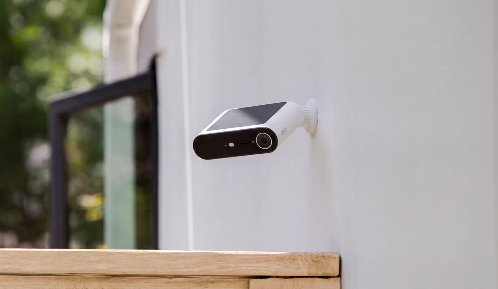 arlo-essential-solar-security-camera-2026-03.jpg